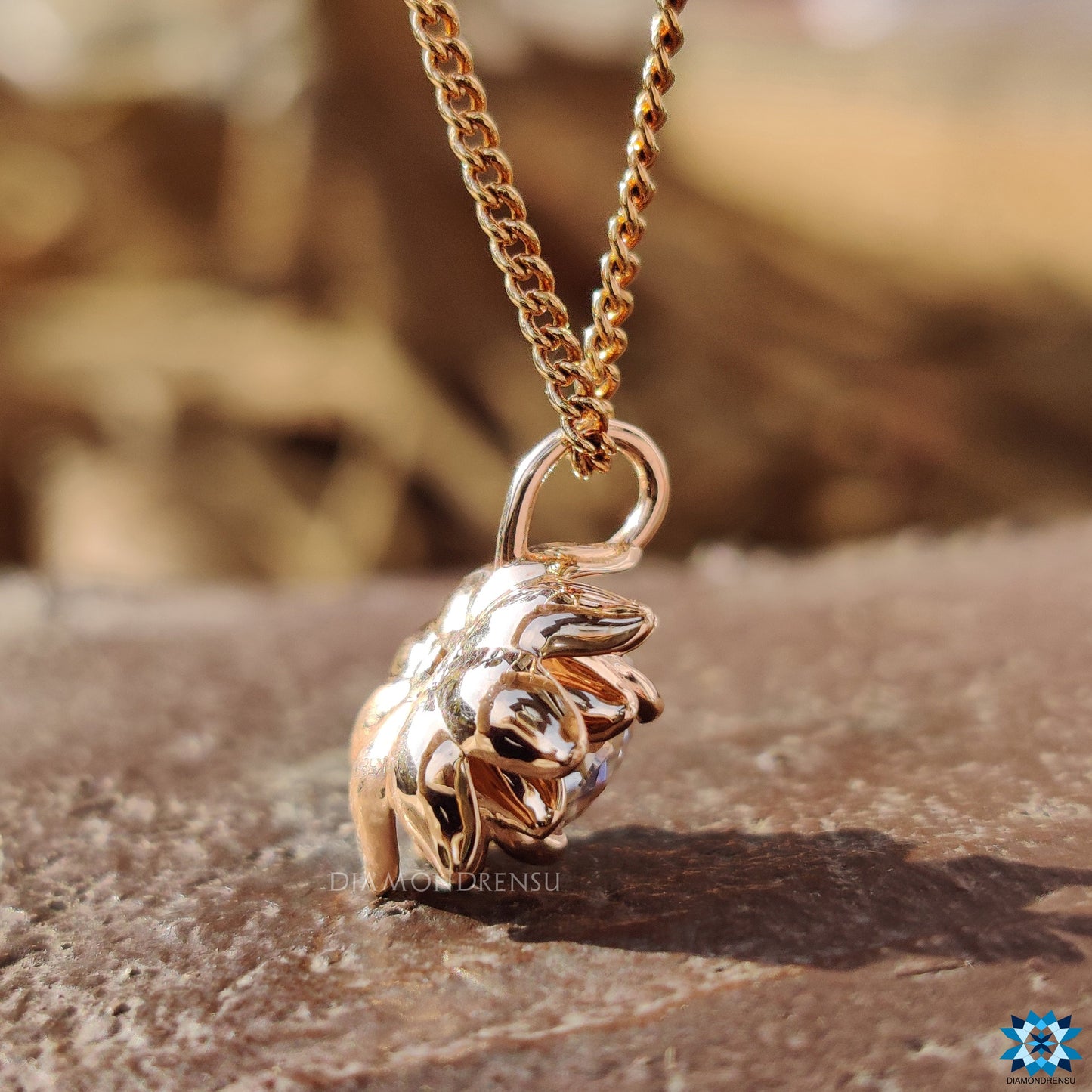 pendant necklace