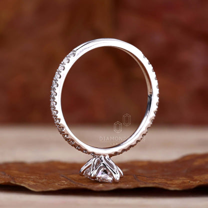lab grown diamond engagement ring