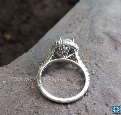 round engagement ring