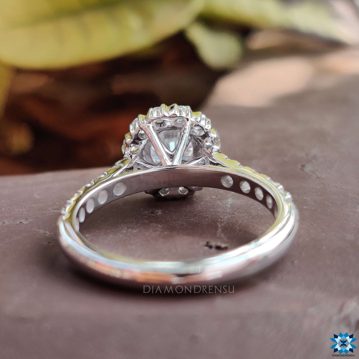 customized engagement ring