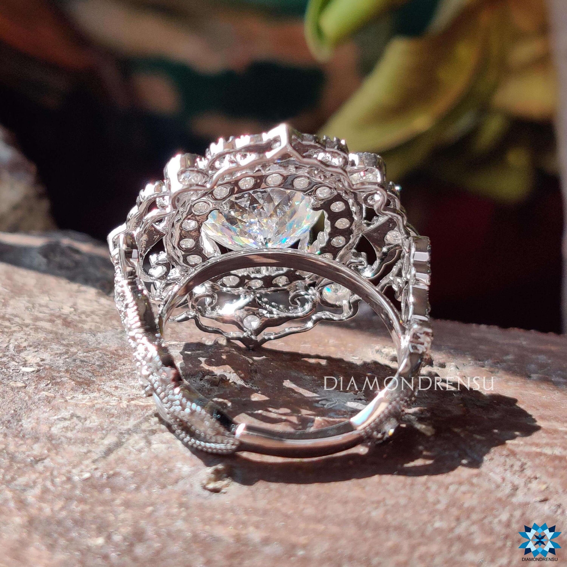white gold engagement ring - diamondrensu