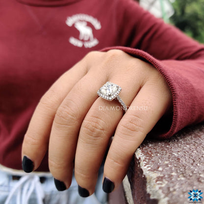 2.96 TCW jastučić izrezan s halo pave Cathedral set Moissanite zaručnički prsten