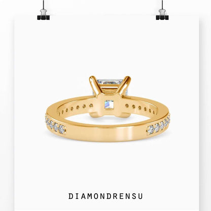 Basket setting ring with princess cut diamond in yellow gold
