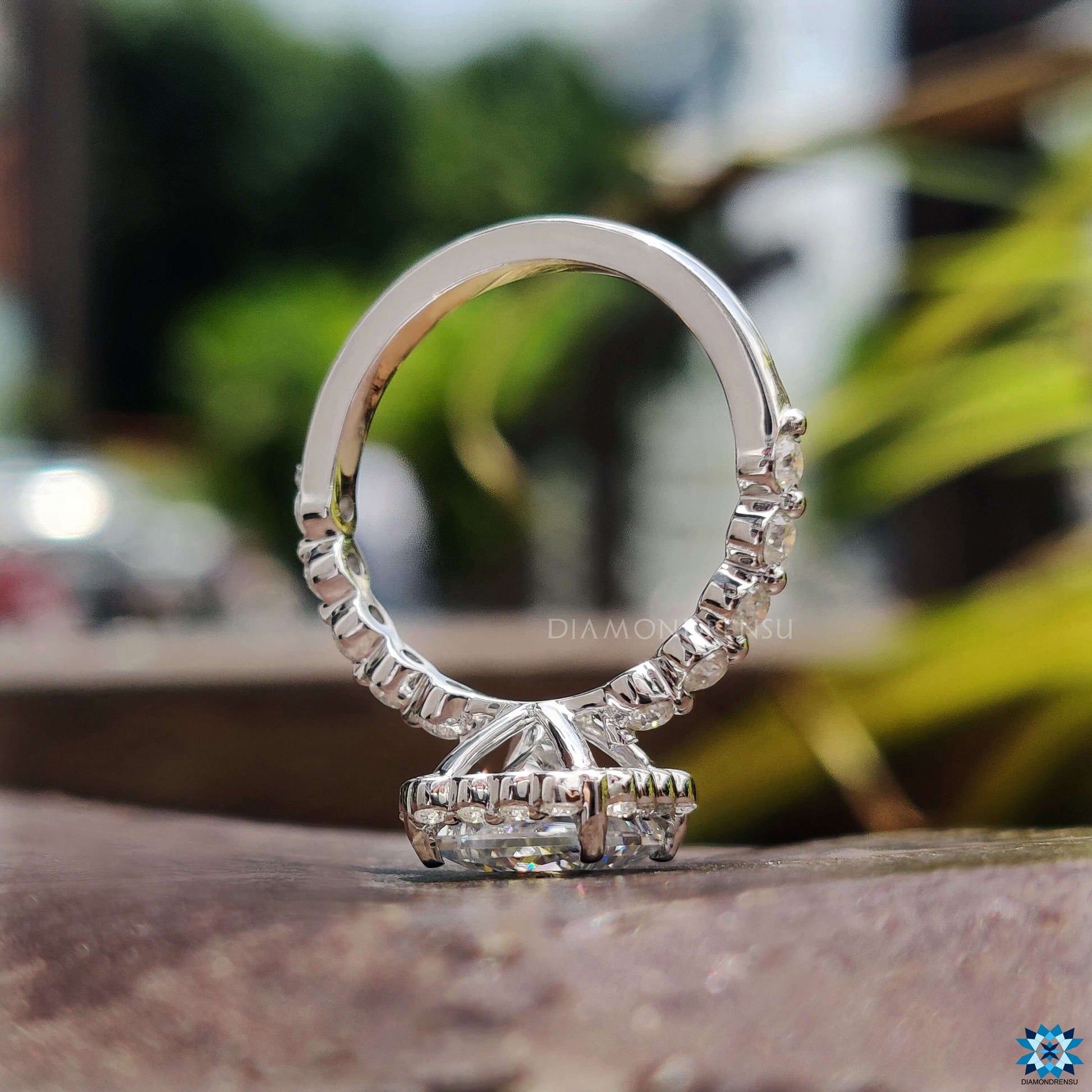 princess cut moissanite engagement ring
