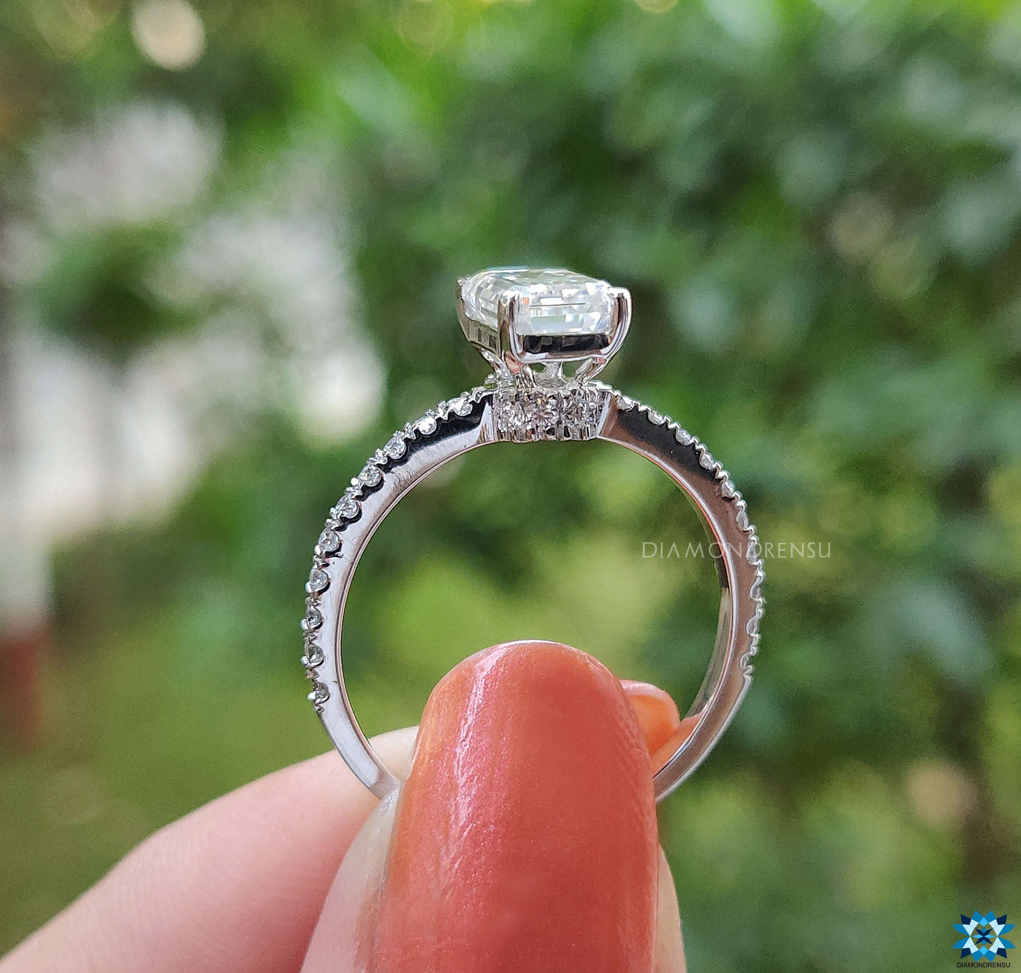 emrald moissanite ring