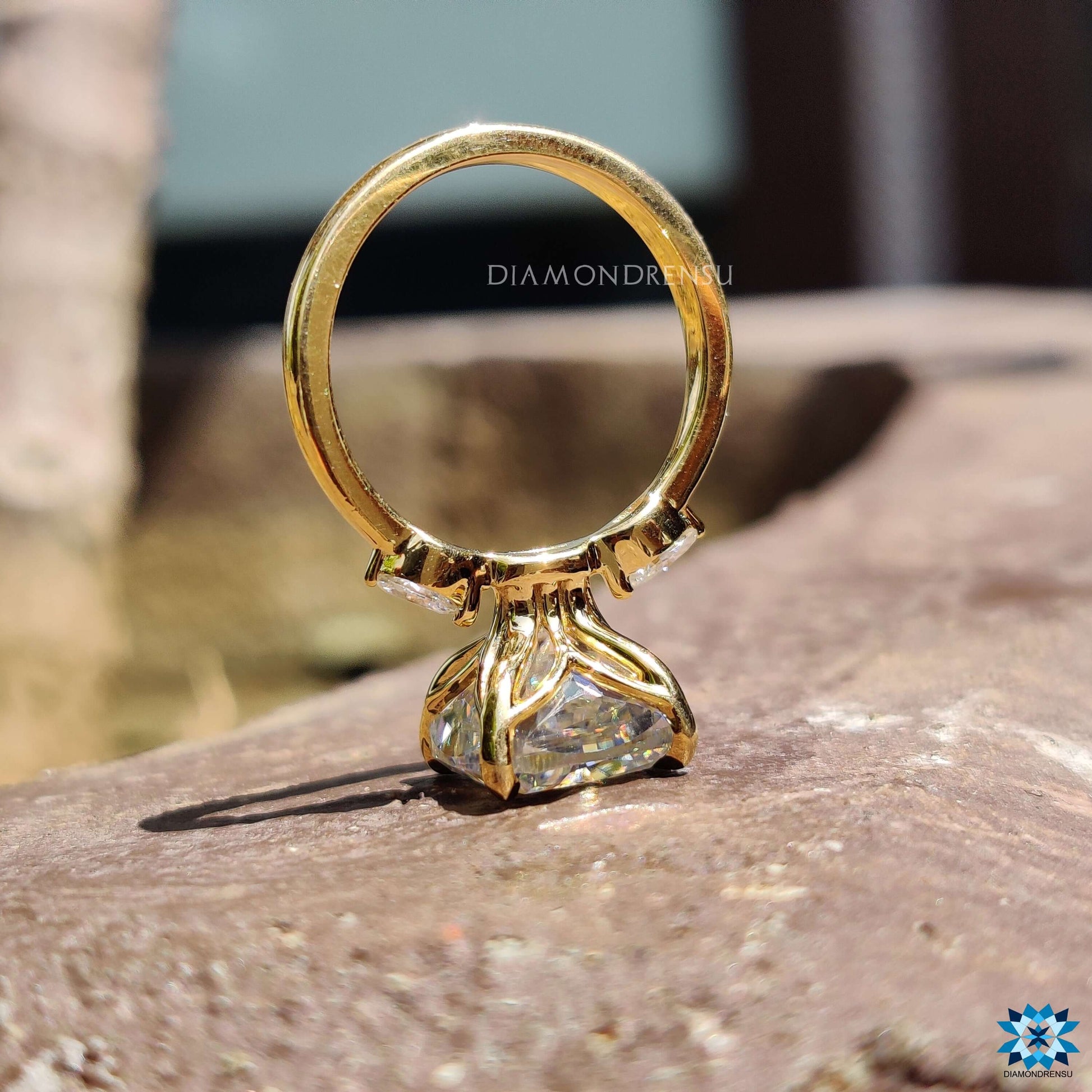 yellow gold ring - diamondrensu