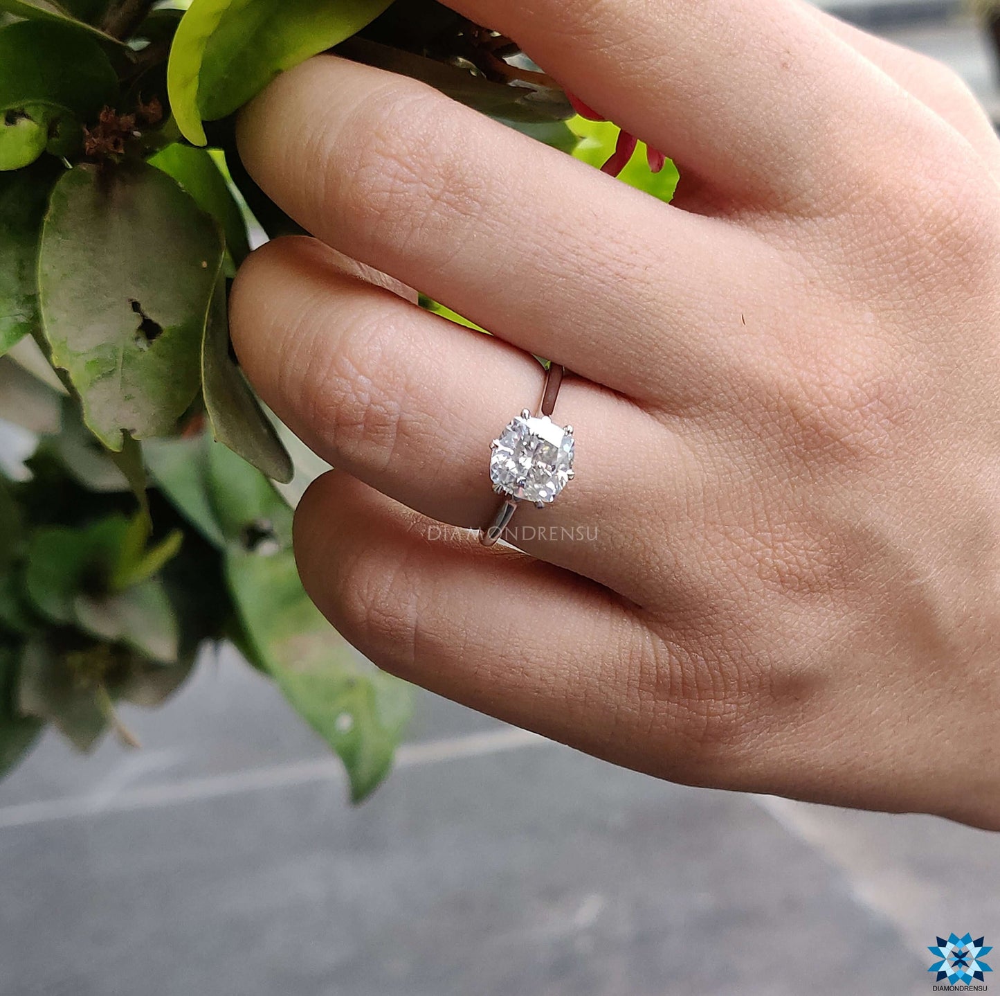 white gold engagement ring - diamondrensu
